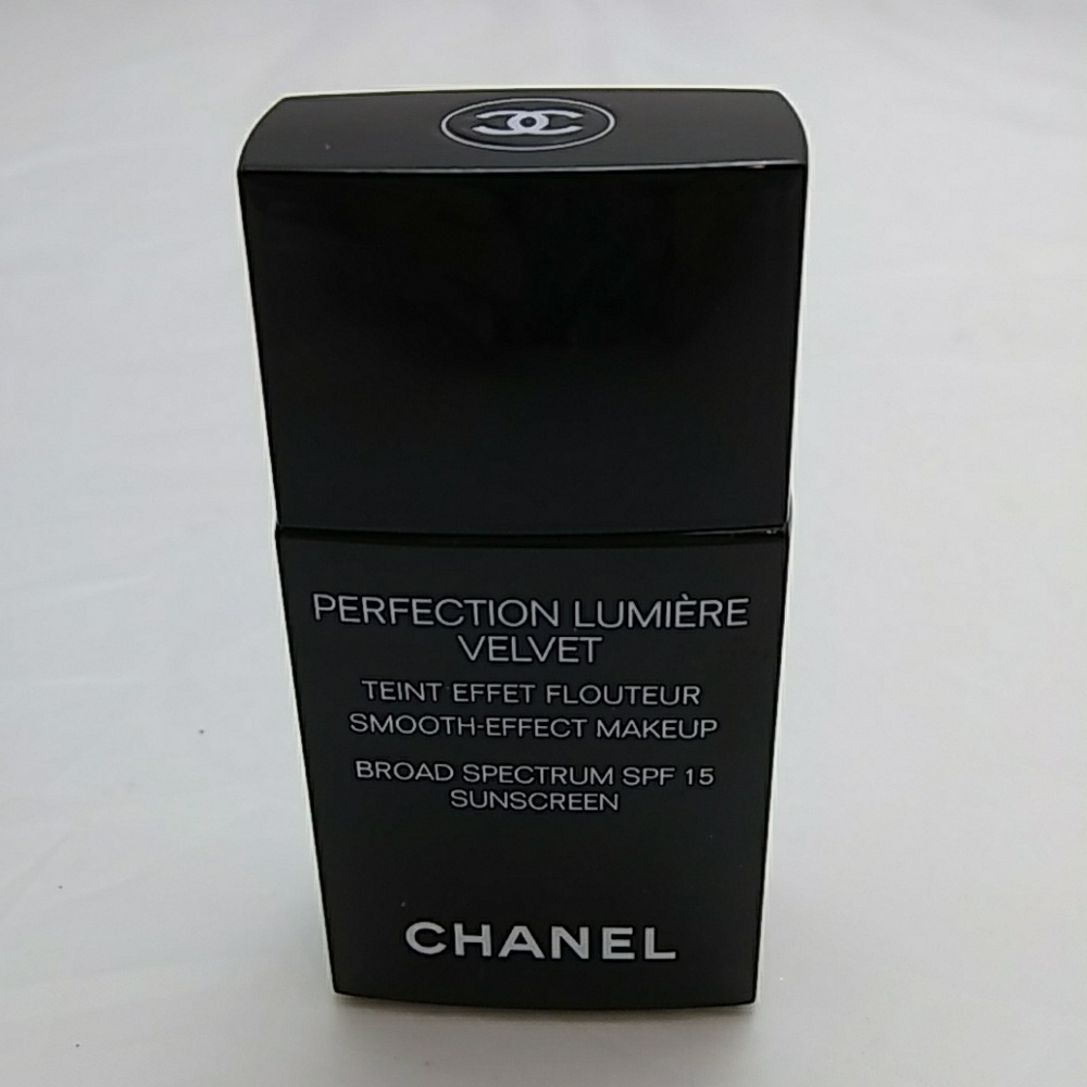 Chanel Perfection Lumiere Velvet Foundation